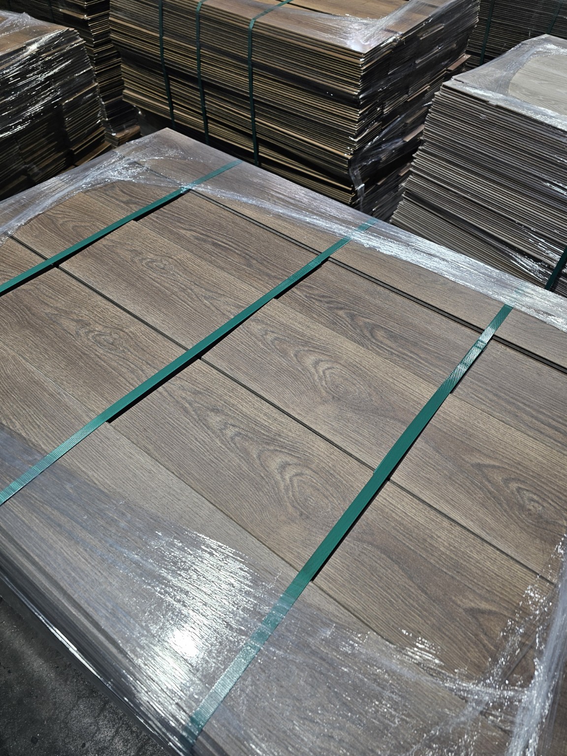Hybrid resilient flooring color option