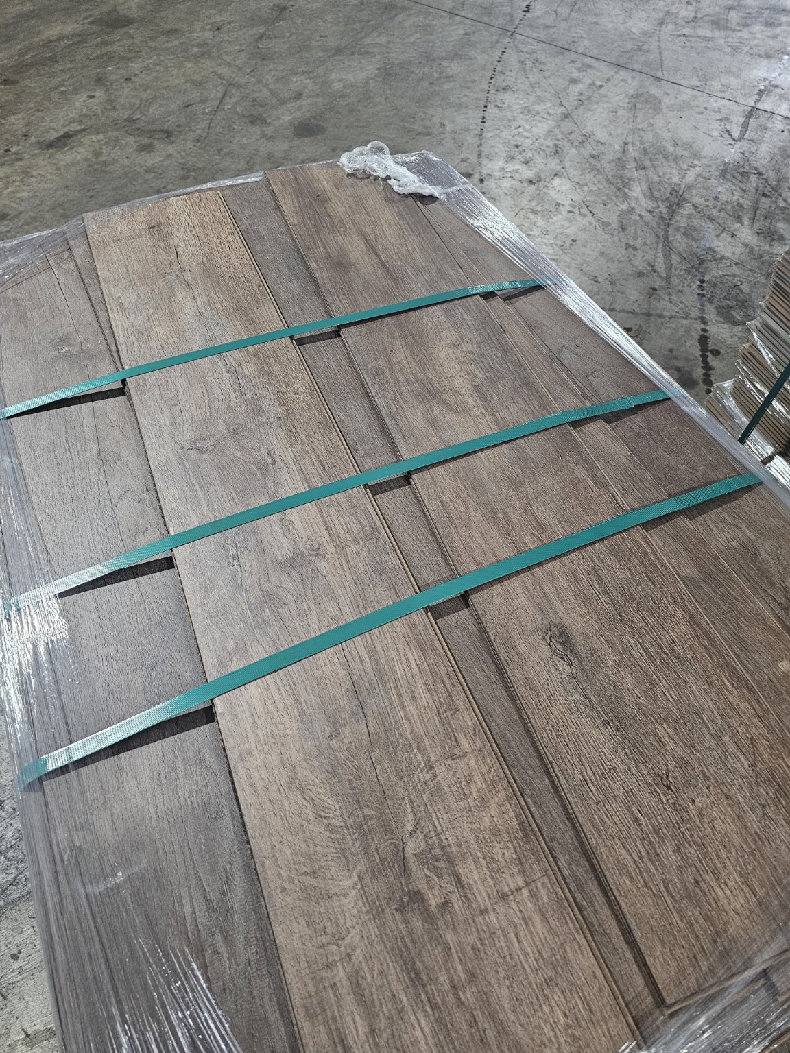 $400 full-pallet laminate flooring option
