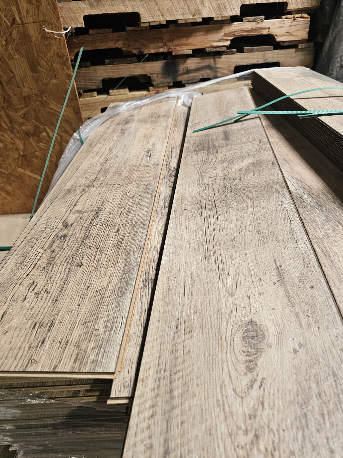 Waterproof laminate flooring color option