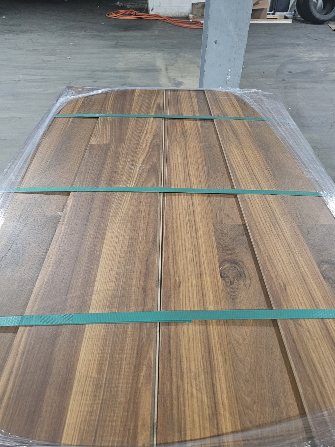 Waterproof laminate flooring color option