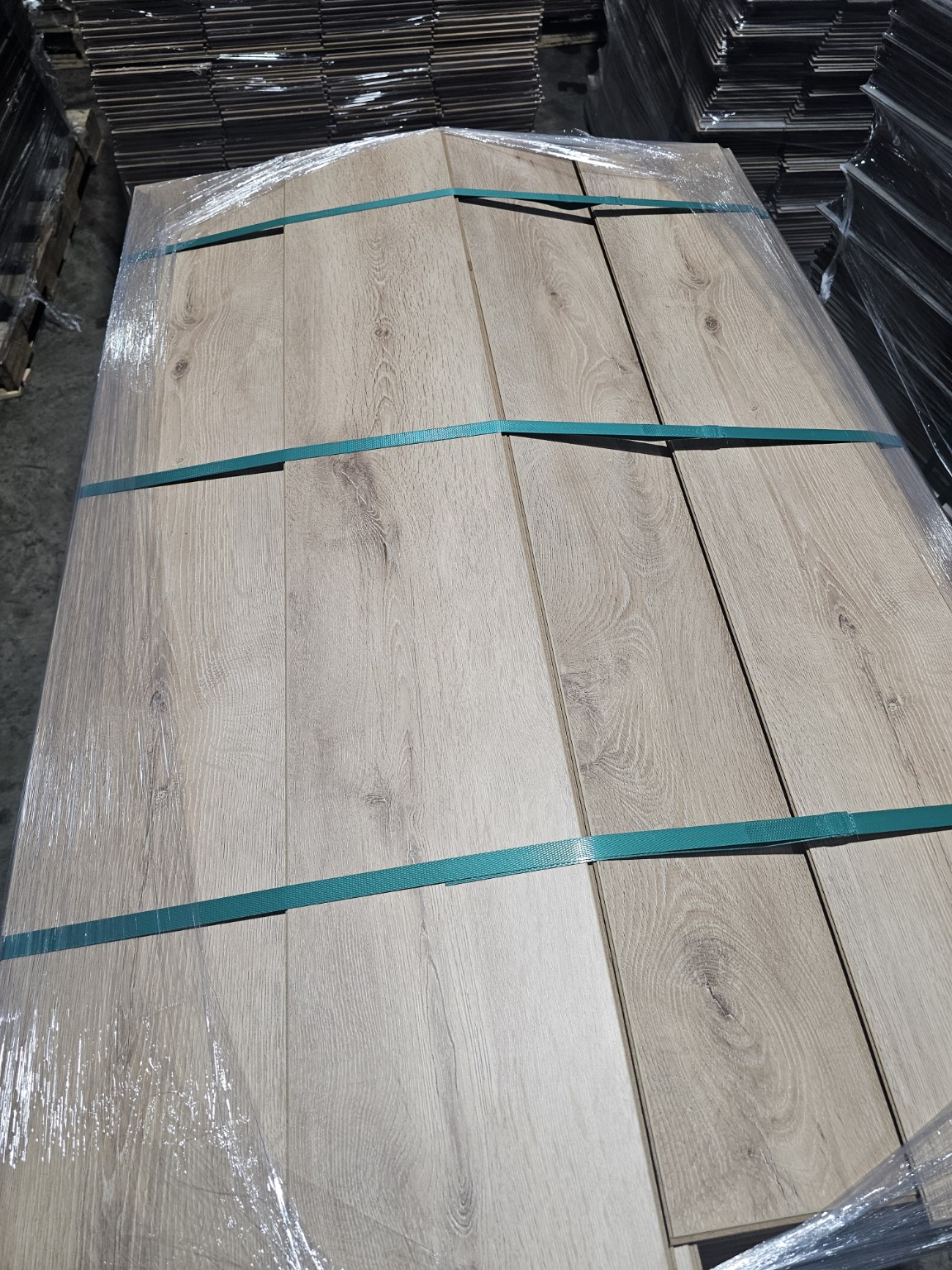 Waterproof laminate flooring color option