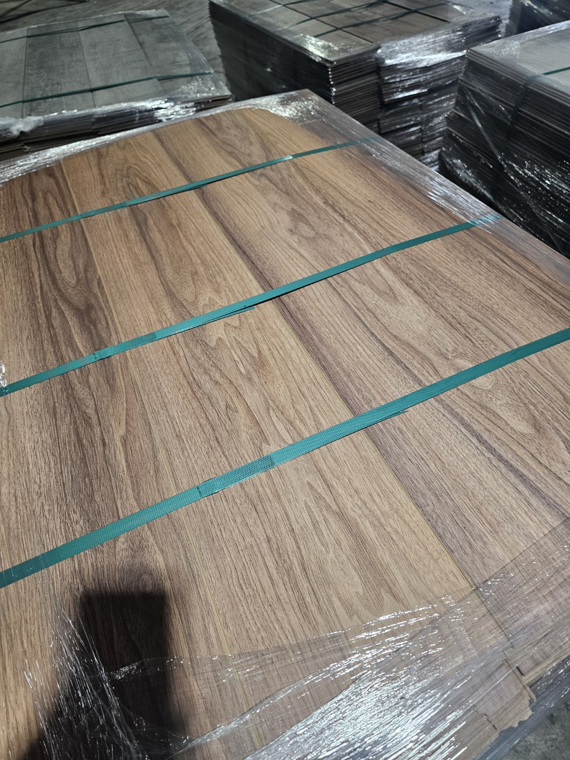 Waterproof laminate flooring color option