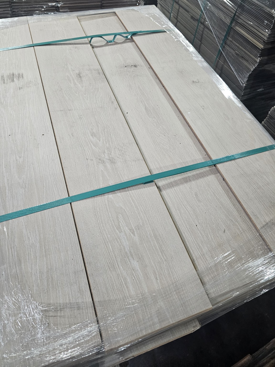 Waterproof laminate flooring color option